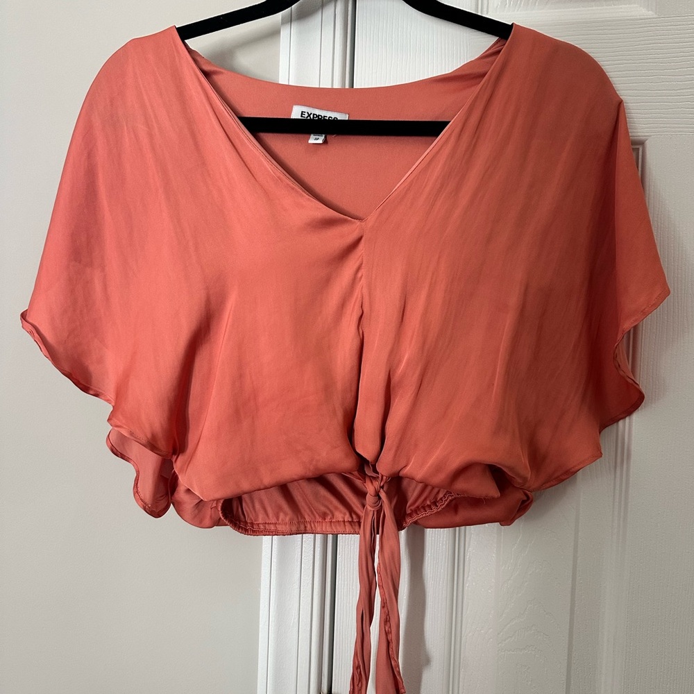 Express V-Neck Coral Crop Top 🍑🧡🌞